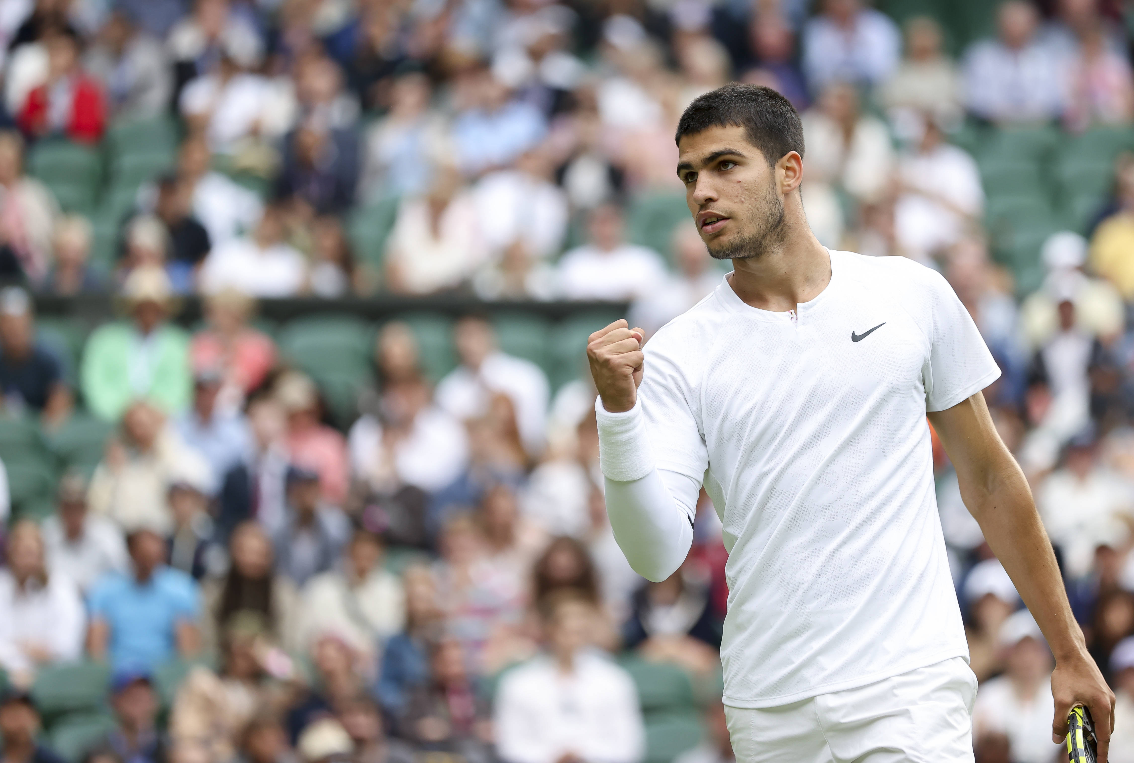 接连遭遇两 接连遭遇两