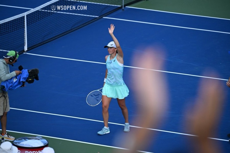 不仅意味着 不仅意味着